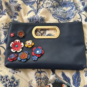 Need a clutch for your next party?!! I got you!!😉